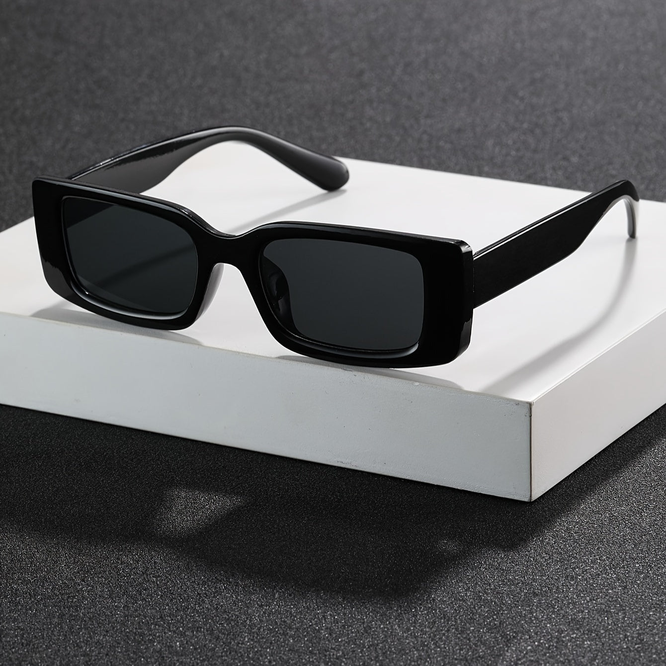 Stylish Square Frame Sunglasses – Versatile Accessory for Any Occasion 1