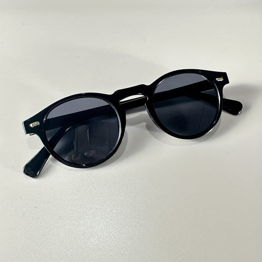 Sunglasses – Retro Style Comfort for Fashion Enthusiasts 1