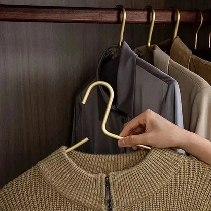 Metal Clothes Hangers – Stylish Design for Organized Wardrobes and Space-Saving Solutions 5