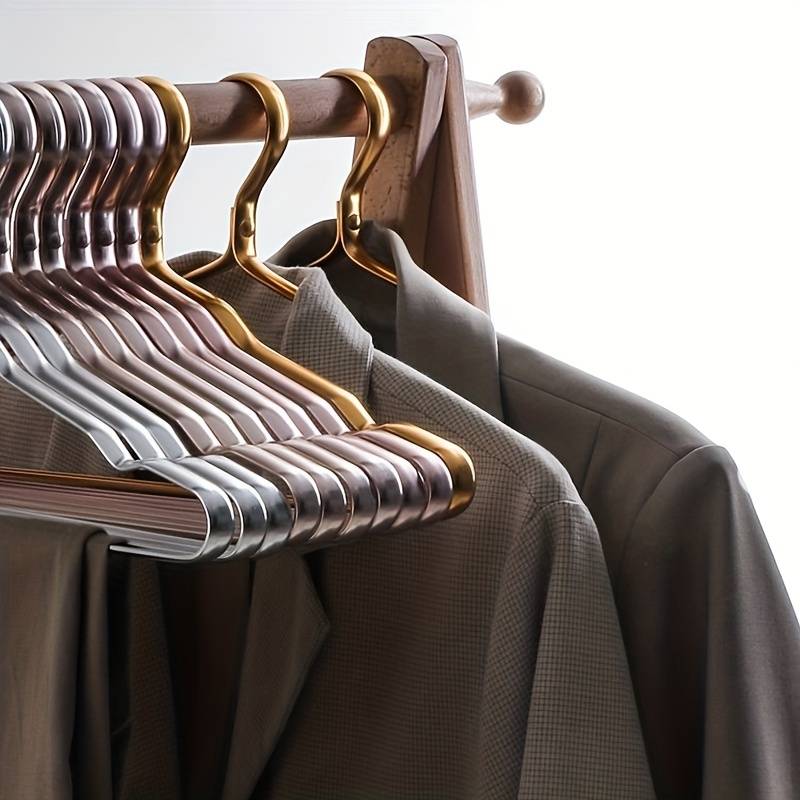 Clothes Hangers – Elegant Brass Design for Durable Wardrobe Organization 4