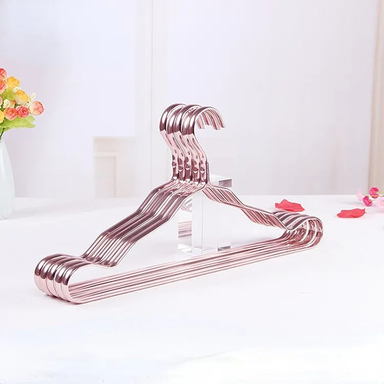 Clothes Hangers – Elegant Brass Design for Durable Wardrobe Organization 10