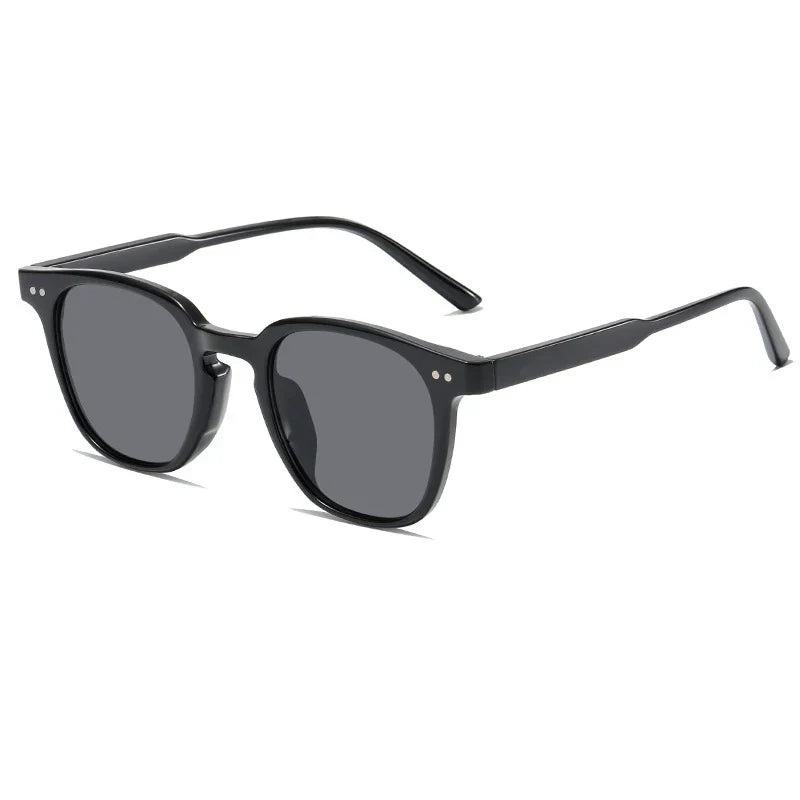Chic Women's Sunglasses – UV400 Protection for Stylish Comfort