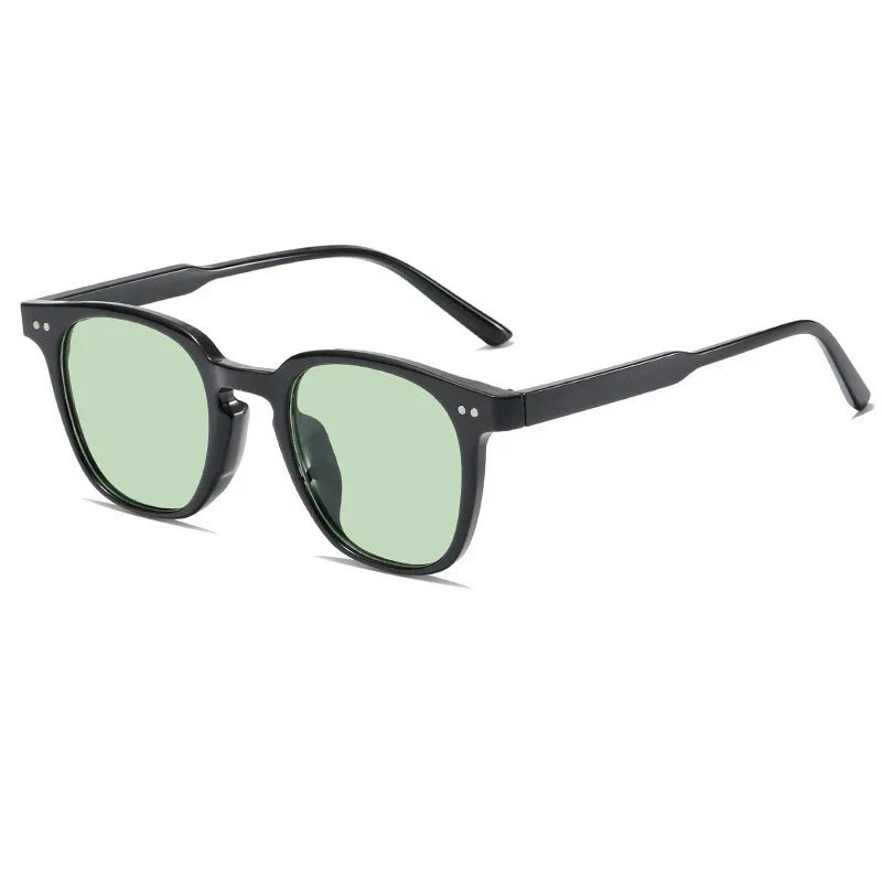 Chic Women's Sunglasses – UV400 Protection for Stylish Comfort