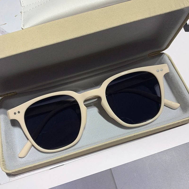 Chic Women's Sunglasses – UV400 Protection for Stylish Comfort