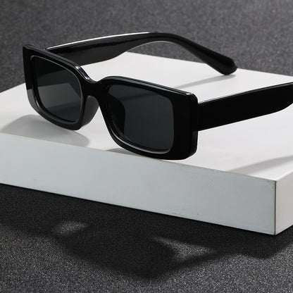 Fashion-Forward Sunglasses – Stylish Square Frame for All Occasions