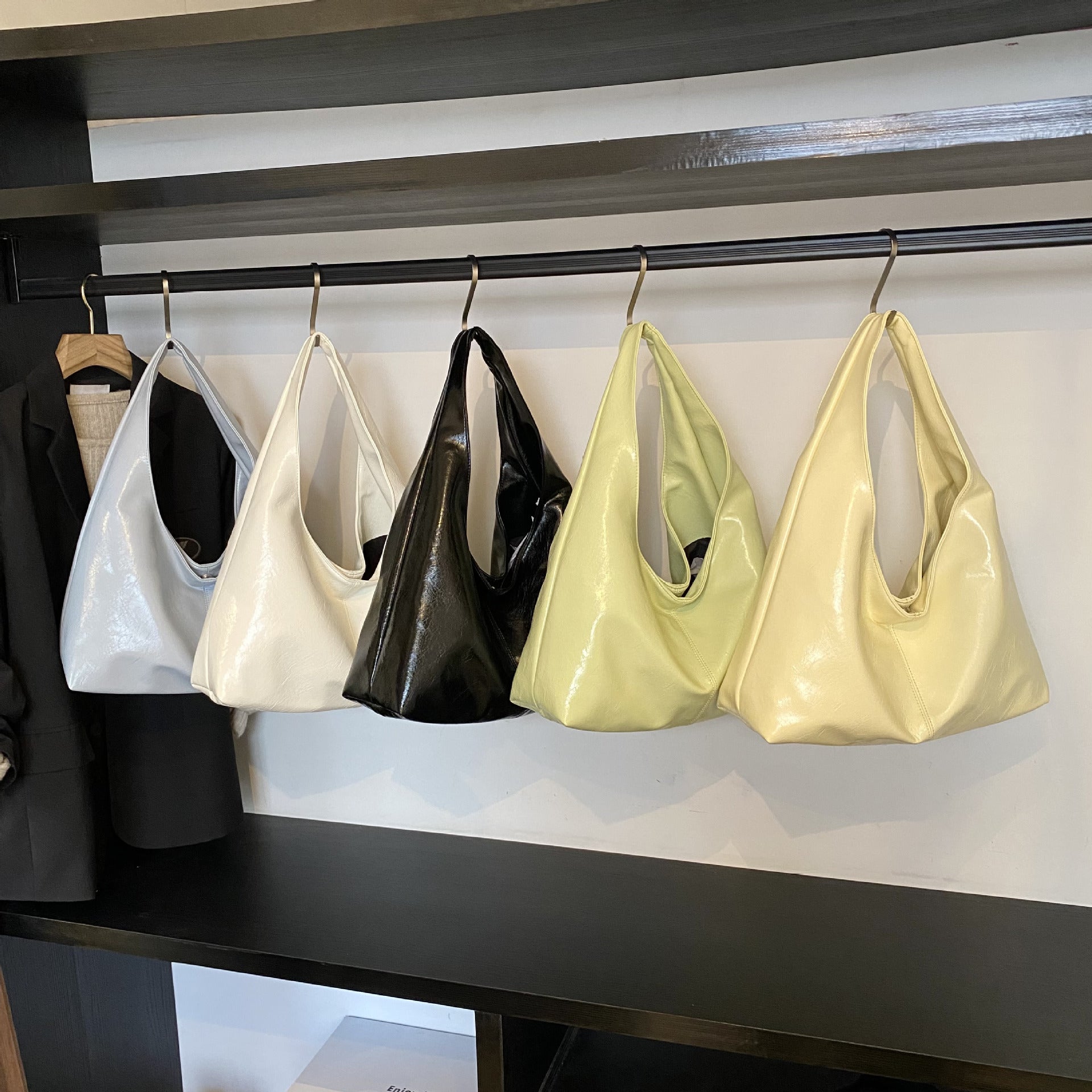 Leather Tote Bag – Spacious Design with Mini Organizer for Everyday Convenience