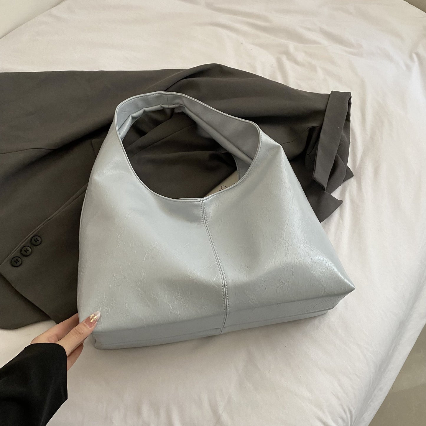 Leather Tote Bag – Spacious Design with Mini Organizer for Everyday Convenience
