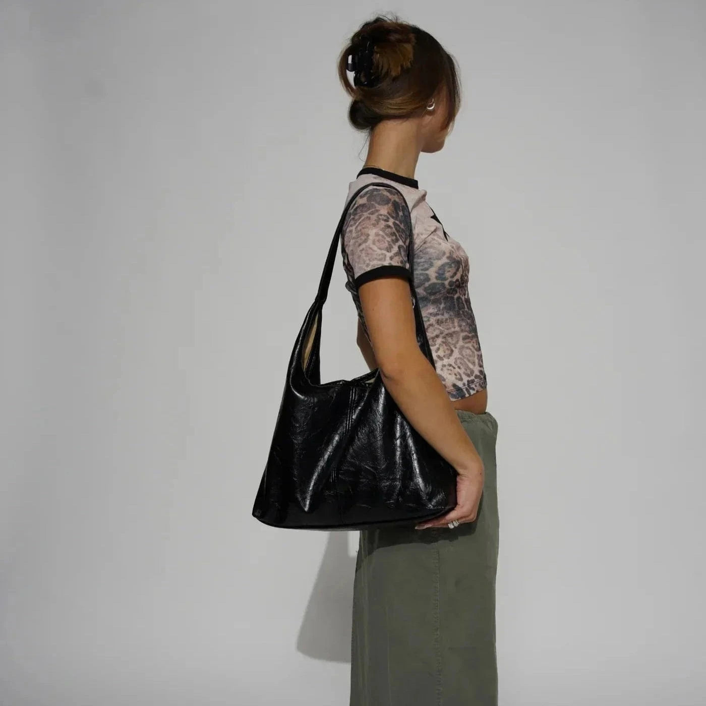 Shoulder Bag – Stylish Waterproof Design for Women with Ample Space for Daily Essentials