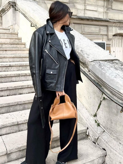 Stylish Handbag – Elegant Leather Design with Spacious Interior for Modern Women