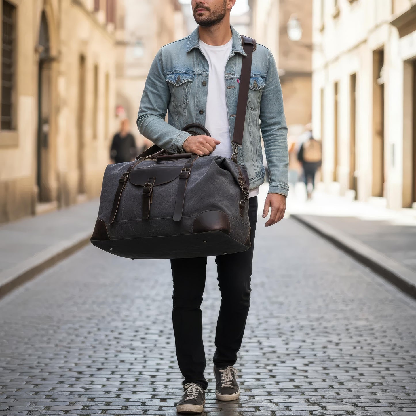 Stylish Men's Duffle Bag – Spacious Canvas Design with Leather Accents for Comfortable Travel