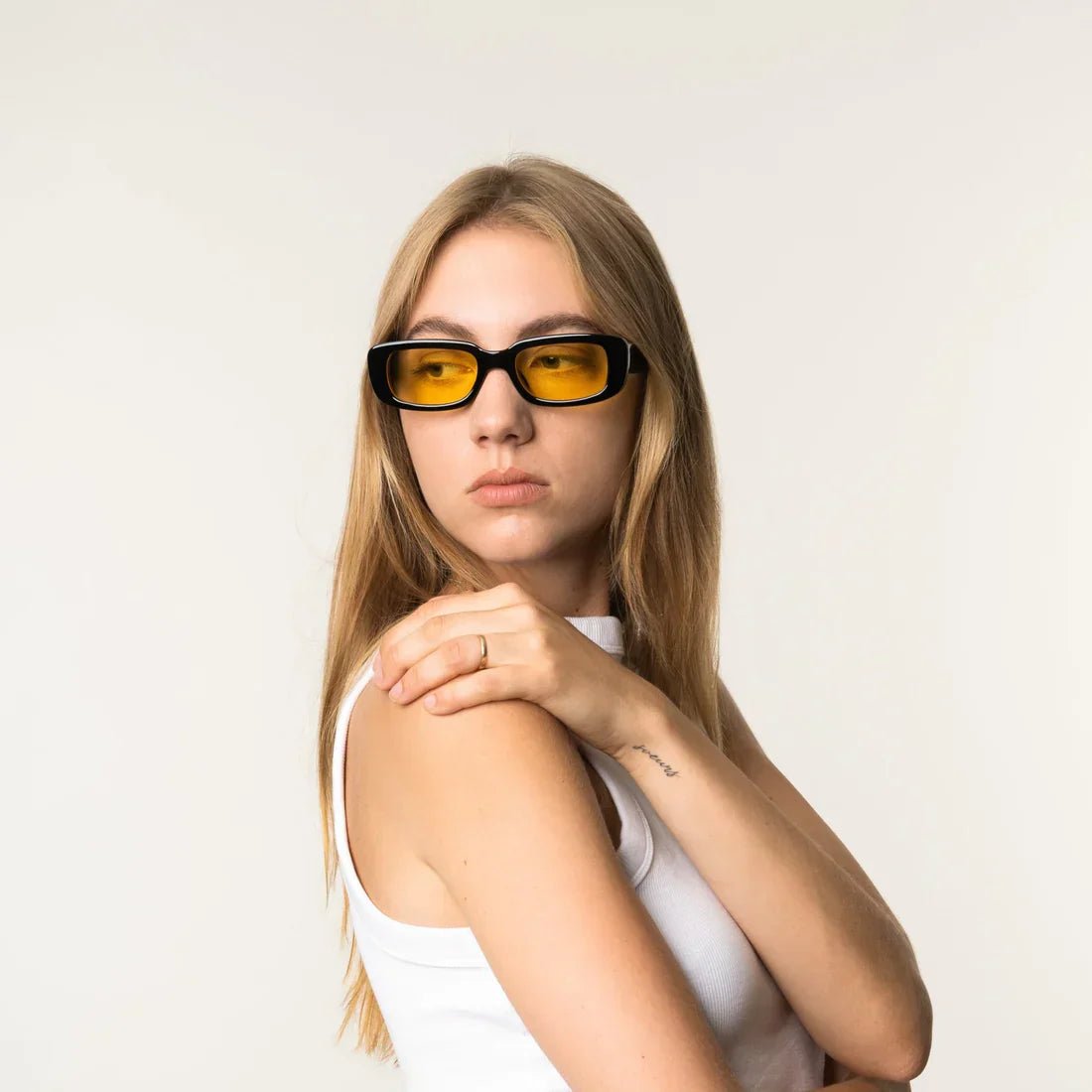 Stylish Women's Sunglasses – Lightweight Comfort with UV400 Protection